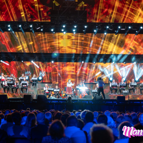 Spectacol de folclor la festivalul de la Mamaia