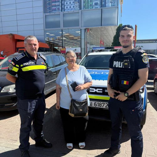 bistrita: o femeie a recuperat portofelele pierdute și a fost lăudată de poliție