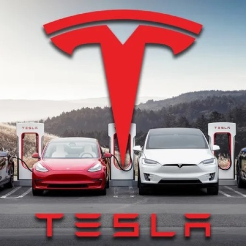 Vânzările Tesla în Europa au scăzut cu 40% în luna iulie, marcând a șaptea lună consecutiv de declin, potrivit datelor publicate de Asociația Constructorilor Europeni de Automobile (ACEA). Conform Zetata, această scădere vine în contextul creșterii generale a pieței de mașini electrice din Europa.