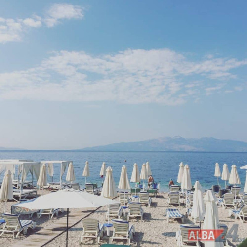 Sute de turiști români, primiți în vacanță, au rămas fără cazare și servicii de transport