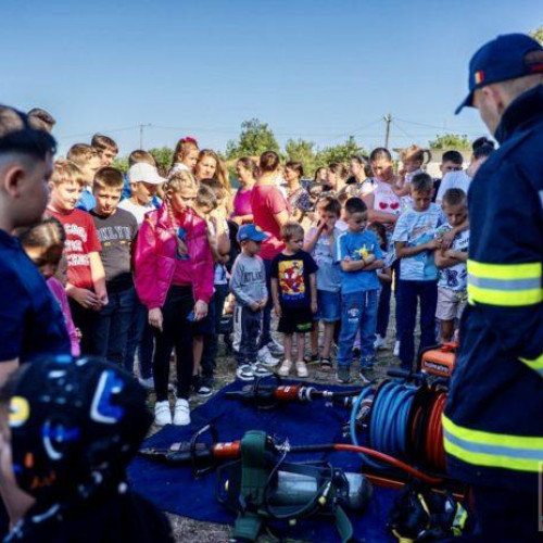 Pompierii din Botoșani, aproape de comunitate: lecții despre siguranță pentru toate vârstele