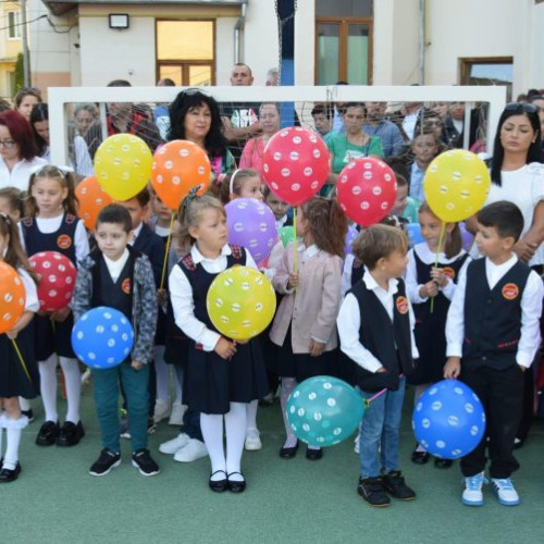 Proiectul "Primul ghiozdan" continuă să sprijine elevii din Maramureș începând cu clasa pregătitoare