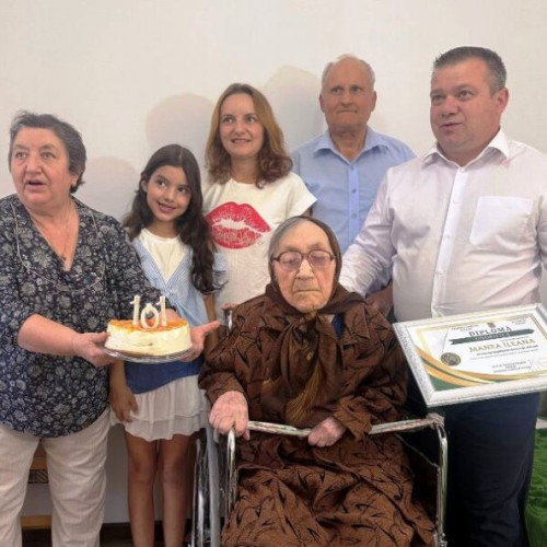Doamna Ilieana Manea, 101 ani, sărbătorită în Pufești