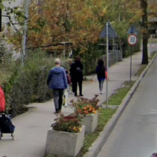 Neacordarea pantei pentru accesul facil la trotuarele de la intersectia strazii albac cu aleea azuga atrage atentia unui clujean