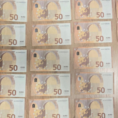 Video Bărbat prins cu bani falși pe Aeroportul Henri Coandă. Ce voia să facă cu sutele de euro