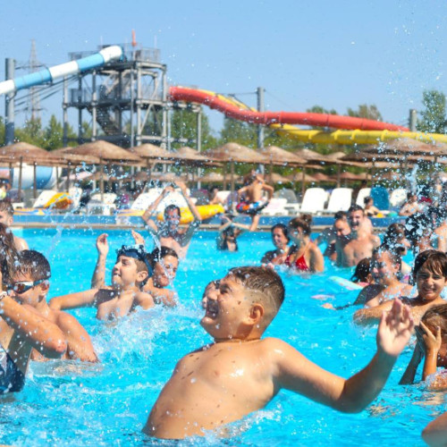 Se încheie sezonul estival la Complexul Turistic de Natație Târgoviște cu Spuma Party