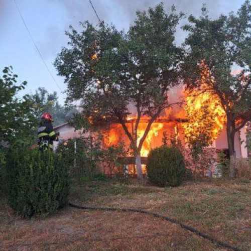 Explozie și incendiu în Buimăceni: un bărbat rănit