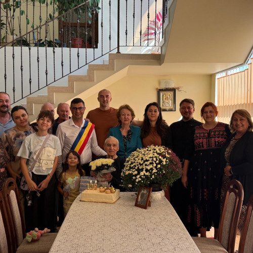 Un bărbat din Botoșani sărbătorit la împlinirea a 100 de ani