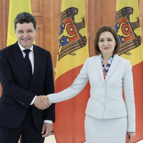 Nicuşor Dan, vizită în Republica Moldova, de Ziua Limbii Române. Președintele participă la evenimentul „Marea Dictare Naţională”