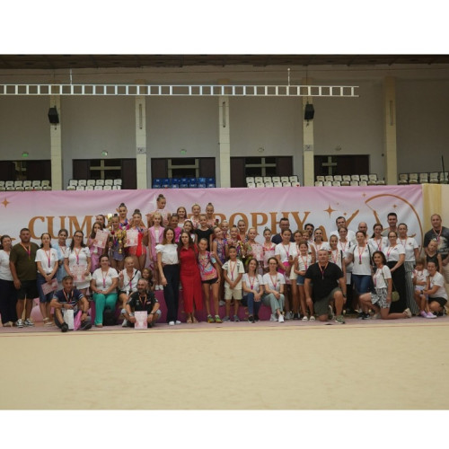 Peste 130 de gimnaste la turneul național de gimnastică ritmică, din România și Republica Moldova