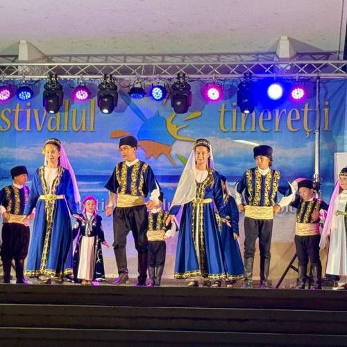 Festival de dans tradițional tătar la Mangalia atrage tinerii talentați