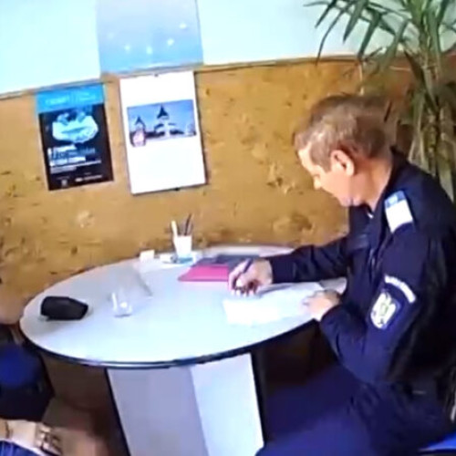 Jandarmii din Geoagiu-Băi restituie portofel găsit la Termele Romane