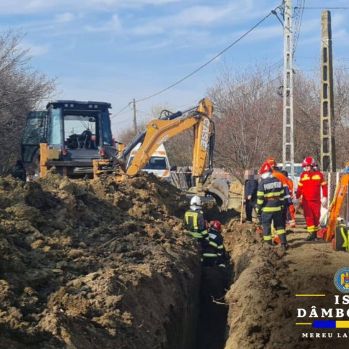 Persoană blocată sub pământ în Cojocaru: Echipajele de urgență intervin pentru salvarea unui bărbat la șantierul de canalizare