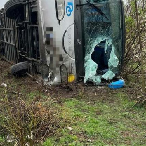 Trafic blocat pe DN1 E60 în Dumbrava, după un accident cu autocar