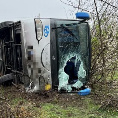 Accident grav în Dumbrava, Cluj: autocar cu 30 de persoane s-a răsturnat, Planul Roșu activat