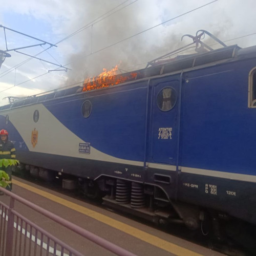 Tren din Constanța spre Craiova blocat în Palas după un incendiu la pantograf
