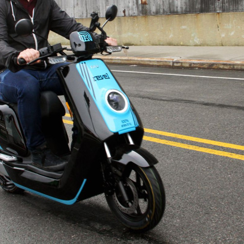 Poliția depistează un minor de 14 ani pe moped electric neînmatriculat în Cerneți