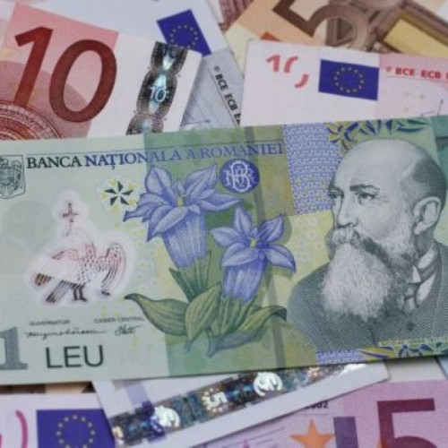 Leul rămâne în creștere moderată la finalul lunii august, în fața riscurilor de pe piețe
