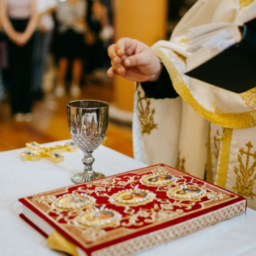 Sărbători importante în septembrie pentru ortodoxie: Nașterea Maicii Domnului și Înălțarea Sfintei Cruci