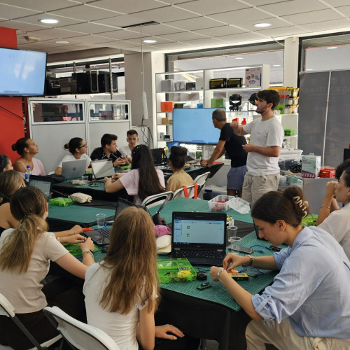 Proiect IT în Spania: elevi din Medgidia participă la programare și robotică