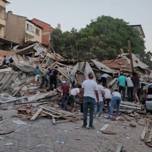 O serie de cutremure devastatoare zguduie estul Afganistanului