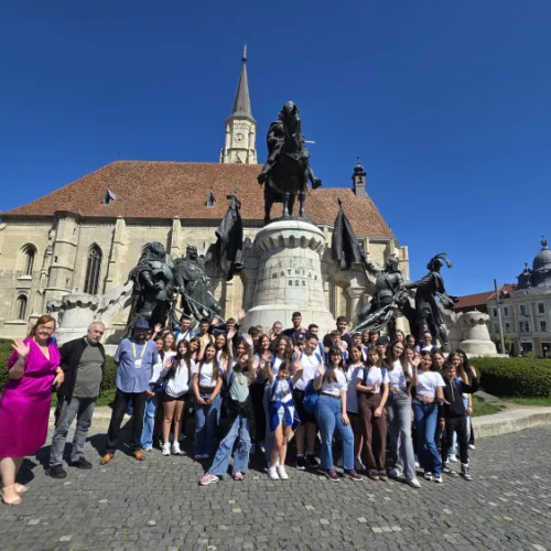 Tineri din diaspora participă la tururi ghidate gratuite în Cluj prin programul ARC 2025