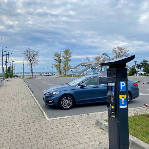 Zona 2 de parcare în stațiunea Mamaia intră în vigoare cu program de taxare 08:00 – 20:00