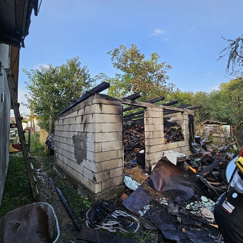 Incendiu într-o anexă din agriș, intervenție a pompierilor