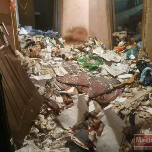 Apartament din Botoșani transformat într-un focar de infecție, igienizarea făcută cu sprijinul Poliției Locale
