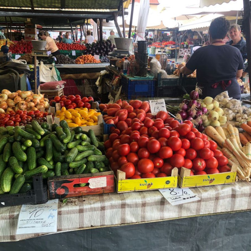 Piețele din Sibiu: coșul de zece produse costă 170,4 lei în iunie 2025, al treilea cel mai scump din țară