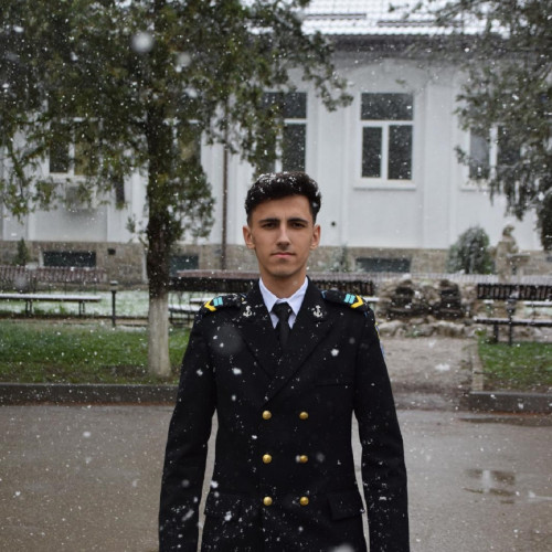 Elevul Ion Viorel-Paraschiv la Colegiul Național Militar: excelența, un mod de viață