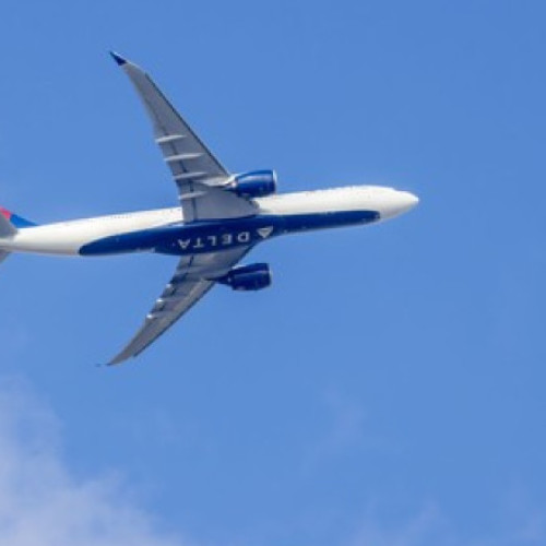 Deviație de zbor a Delta Airlines: pasagerii din Detroit spre Shanghai așteaptă un pilot înlocuitor