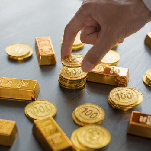 Aurul depășește pragul de 3.500 de dolari pe uncie, nivel record