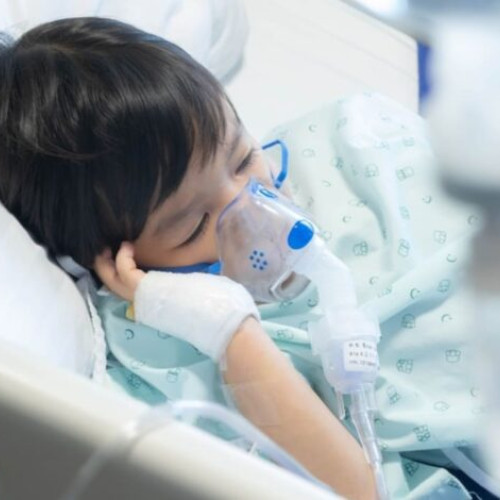 Pneumonia la copii: cum se identifică simptomele, cauzele și tratamentul