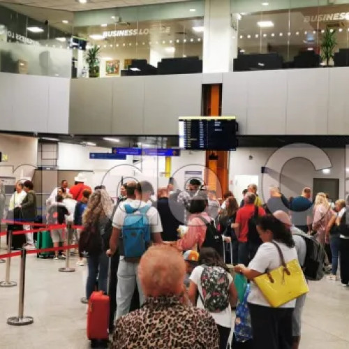 Overbooking la Wizz Air produce haos la Aeroportul Cluj