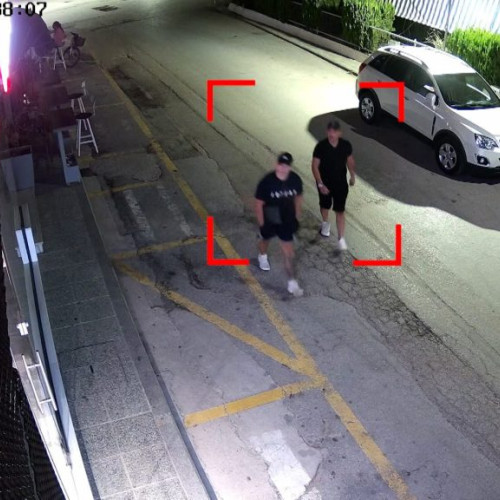 Vacanță de coșmar în Grecia: hoții au furat un SUV de peste 35.000 de euro din pensiune