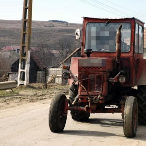 Bărbat de 66 de ani din Turburea, cercetat penal după ce a fost surprins conducând un tractor cu remorcă neînmatriculată