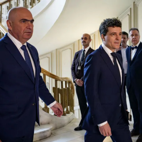 Profesorul clujean Adrian Papahagi spune că țara nu este condusă de zei, ci de oameni simpli