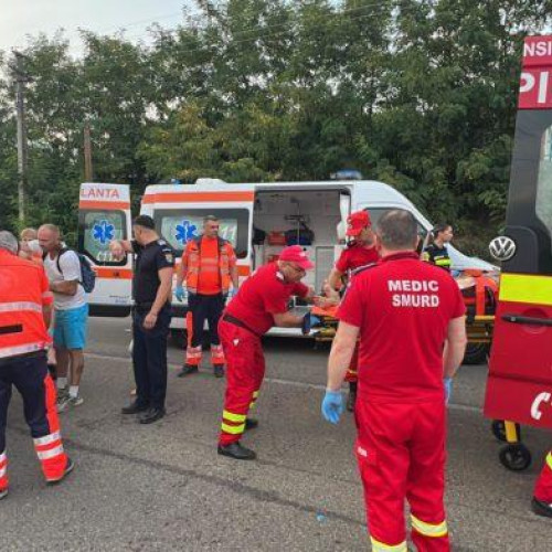 Leorda, județul Botoșani — Luni seară a izbucnit un conflict în fața unei case, unde doi bărbați, tată și fiu în vârstă de 63, respectiv 37 de ani, s-au certat cu fratele tatălui și cu un cumătru.