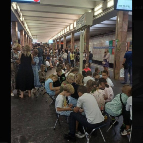 Elevii din Kiev se ascund în metrou în prima zi de școală, după alerte aeriene