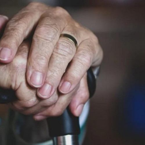 O octogenară japoneză a fost escrocată cu 1 milion de yeni după întâlnire online