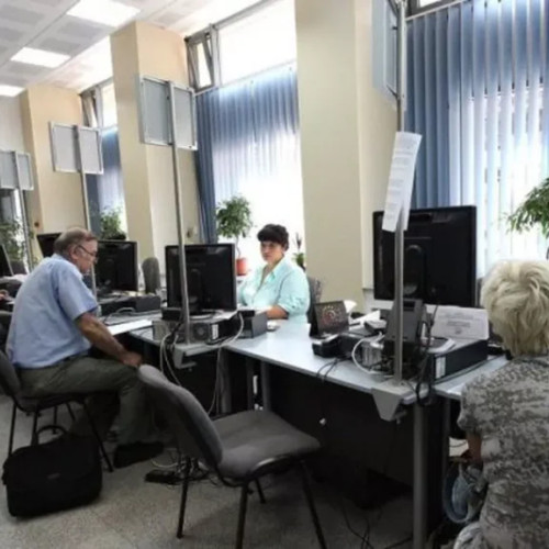 Bolojan: Angajaţii concediaţi din sectorul public pot fi preluaţi de firmele private