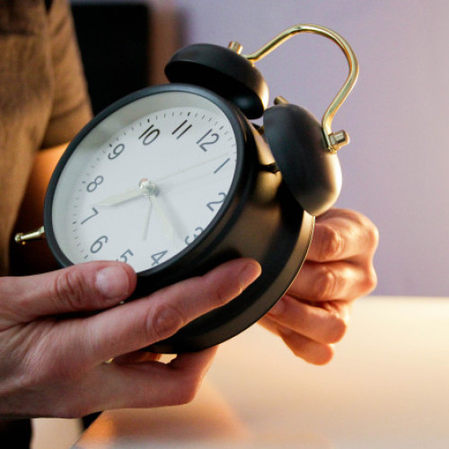 România trece la ora de iarnă în noaptea de 25 spre 26 octombrie 2025