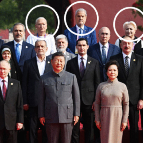 Adrian Năstase și Viorica Dăncilă la parada din Beijing