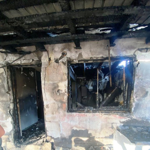 Incendiu devastator lasă o familie din Unirea fără locuință