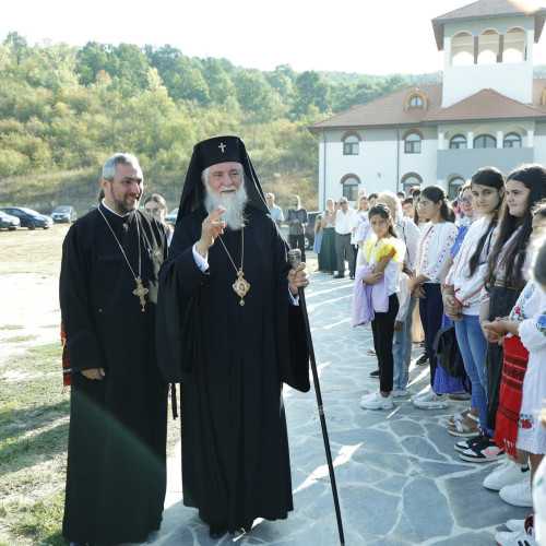 Hram la mănăstirea Hurezani: Mitropolitul Olteniei sfințește noul corp de chilii