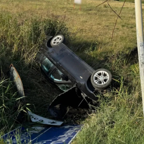 Accident la Vâlcele: un autoturism răsturnat și o femeie rănită