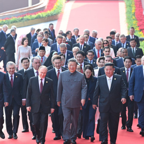 Xi Jinping, Putin și Kim Jong-un asistă la o paradă militară masivă la Beijing