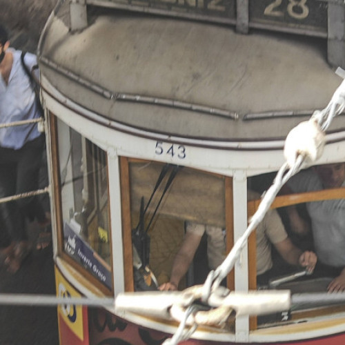 Funicularul Glória din Lisabona deraiat; bilanțul indică 15 morți și 18 răniți