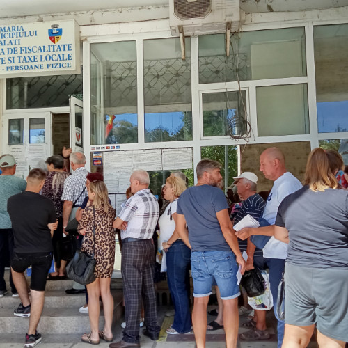 Cozi la sediul Direcției de Impozite și Taxe Locale din Galați, în contextul verificărilor pentru taxa de salubrizare